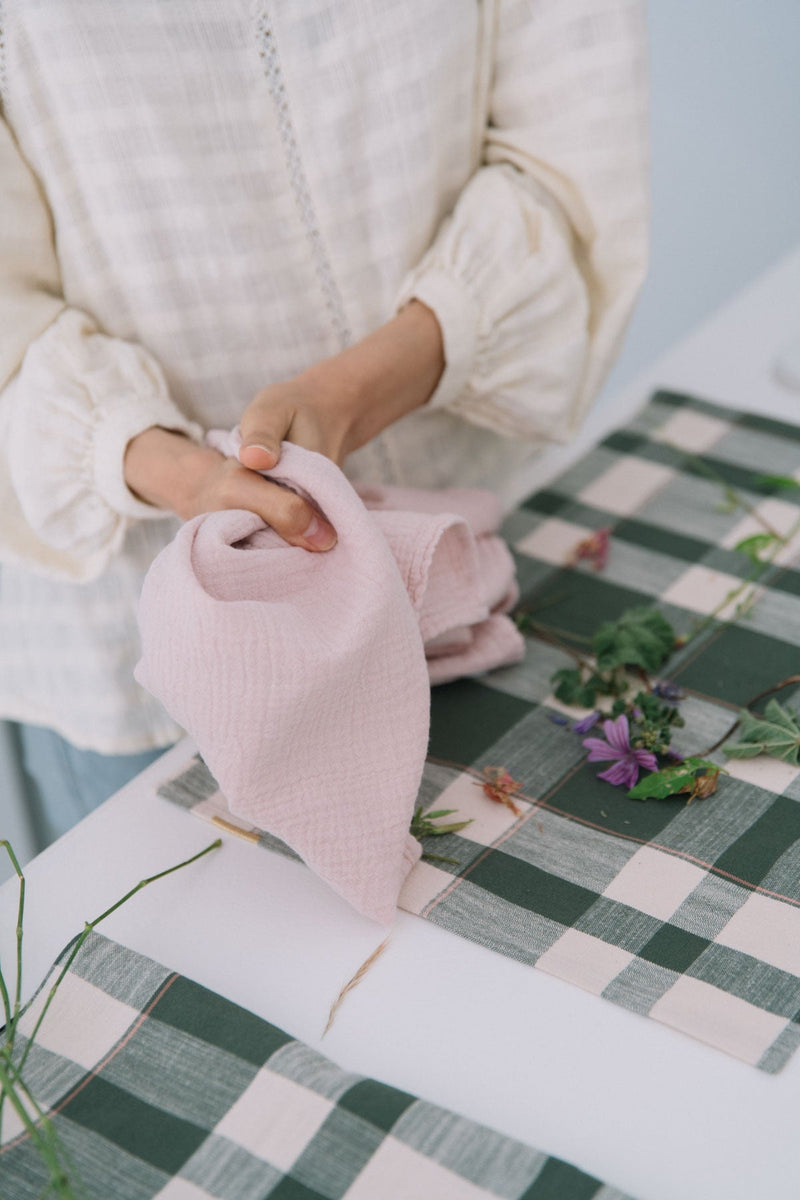 Torchon en double gaze de coton rose Les pensionnaires