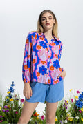 La camisa de flores azules de Jill
