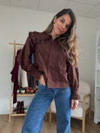 Blusa Agnès Chocolate Con Cuello Ancho