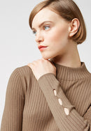 Jersey con abertura y cuello alto - Marrón Camel - Mujer