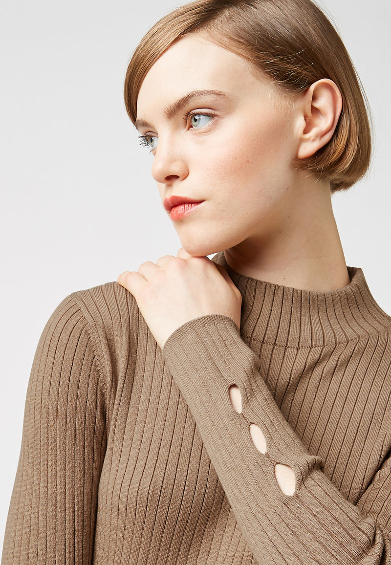 Jersey con abertura y cuello alto - Marrón Camel - Mujer