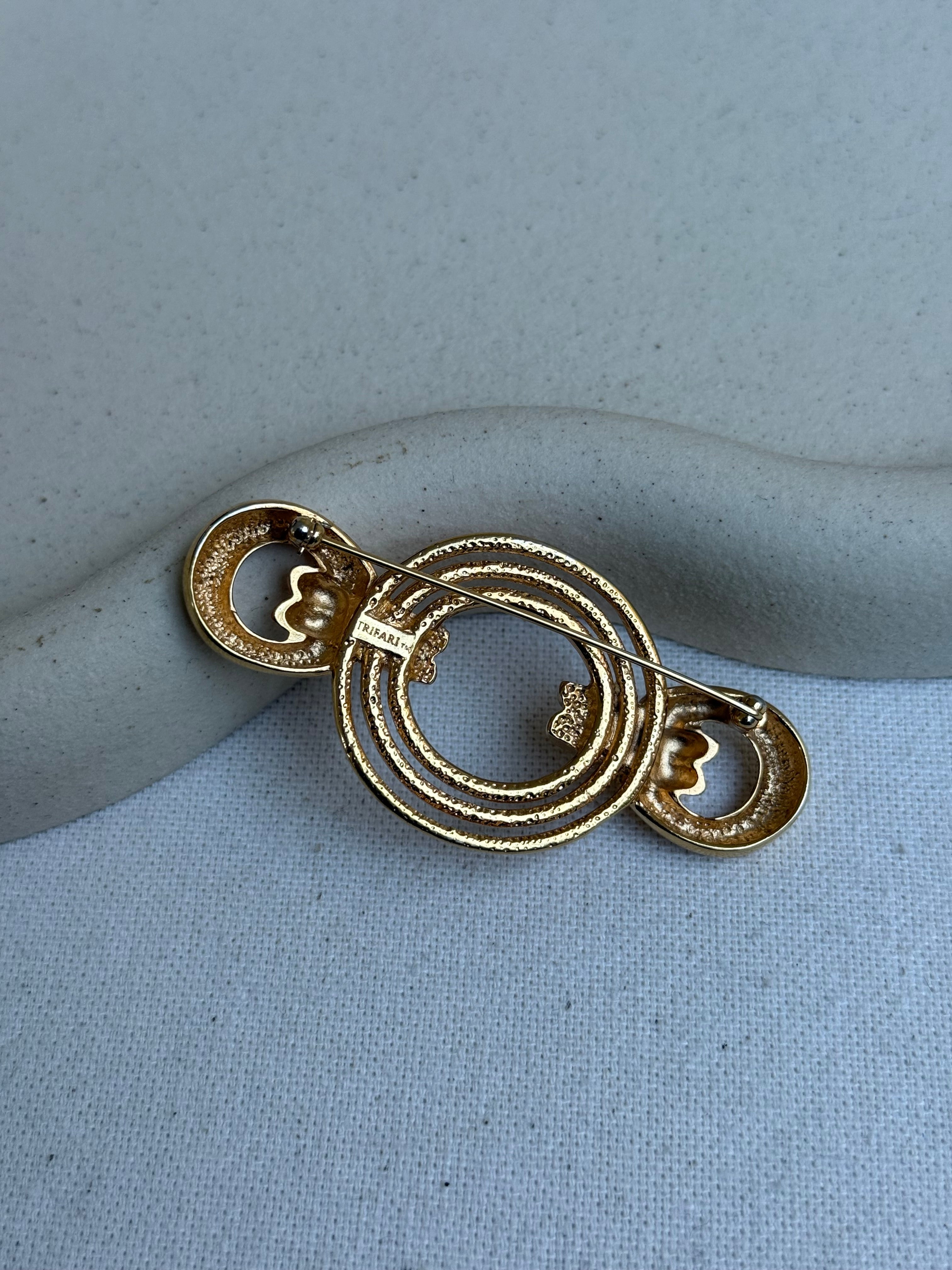 Broche Trifari Vintage - Anneaux Entrelacés Dorés