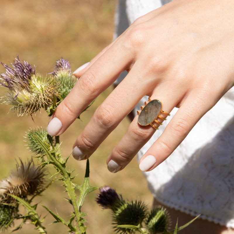 Anillo "Victoria" Labrodorita - Latón dorado