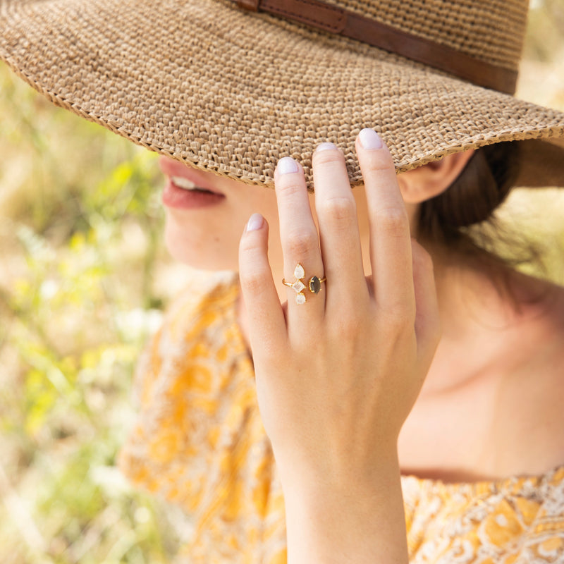 Anillo Ajustable "Noémy" Piedra de Luna y Labradorita - Latón Dorado