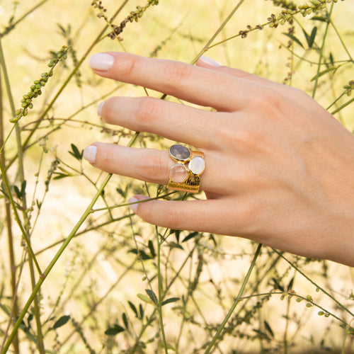 Anillo Carmen Labradorita y Cuarzo Rosa - Latón Dorado