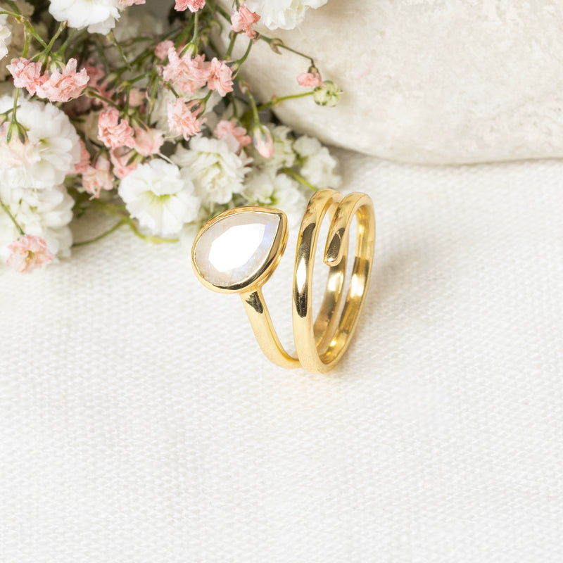 Ring "Luna" White Moonstone - Gold Brass