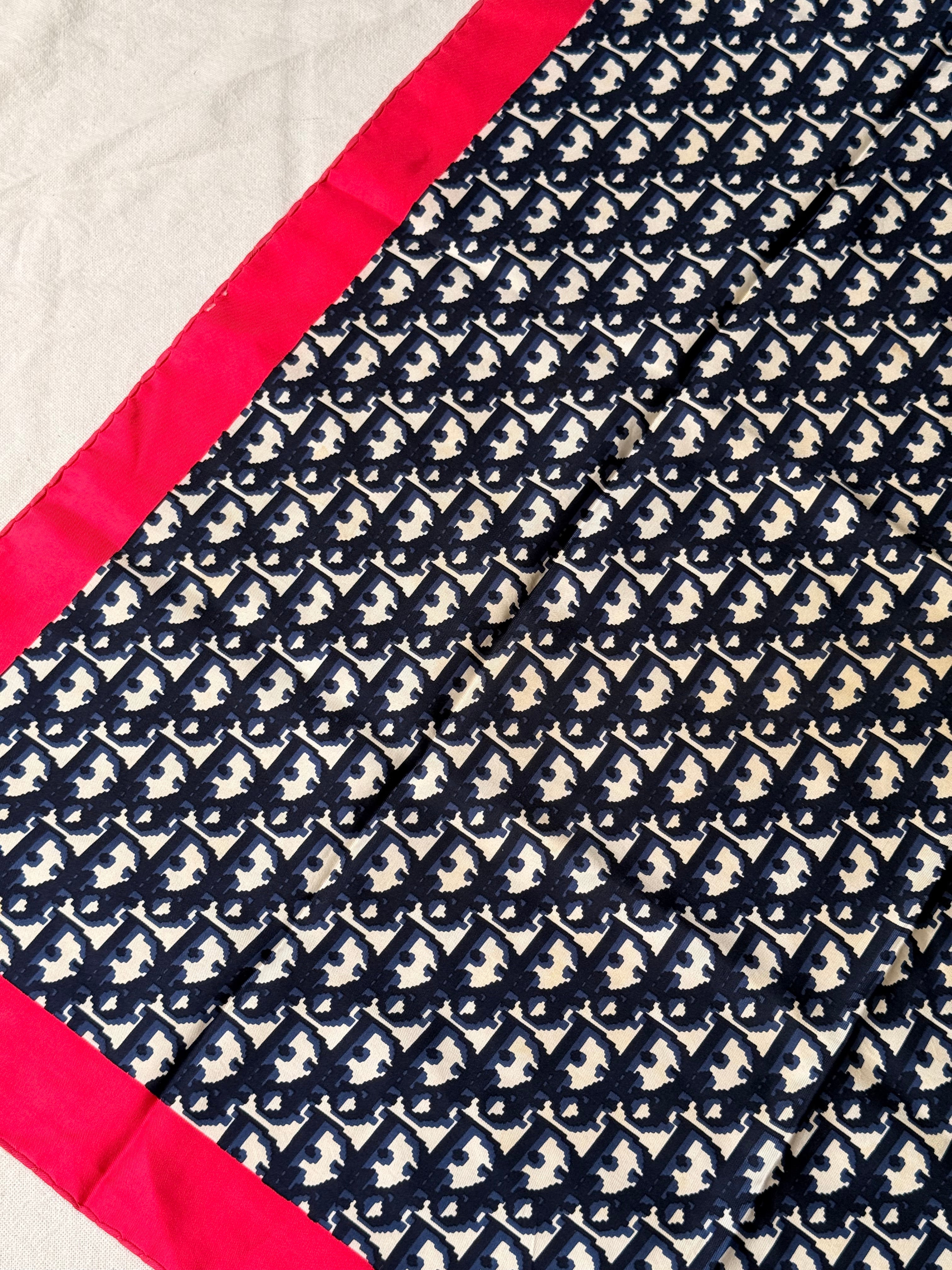 Foulard Christian Dior – Modèle Monogramme Bleu Et Rose