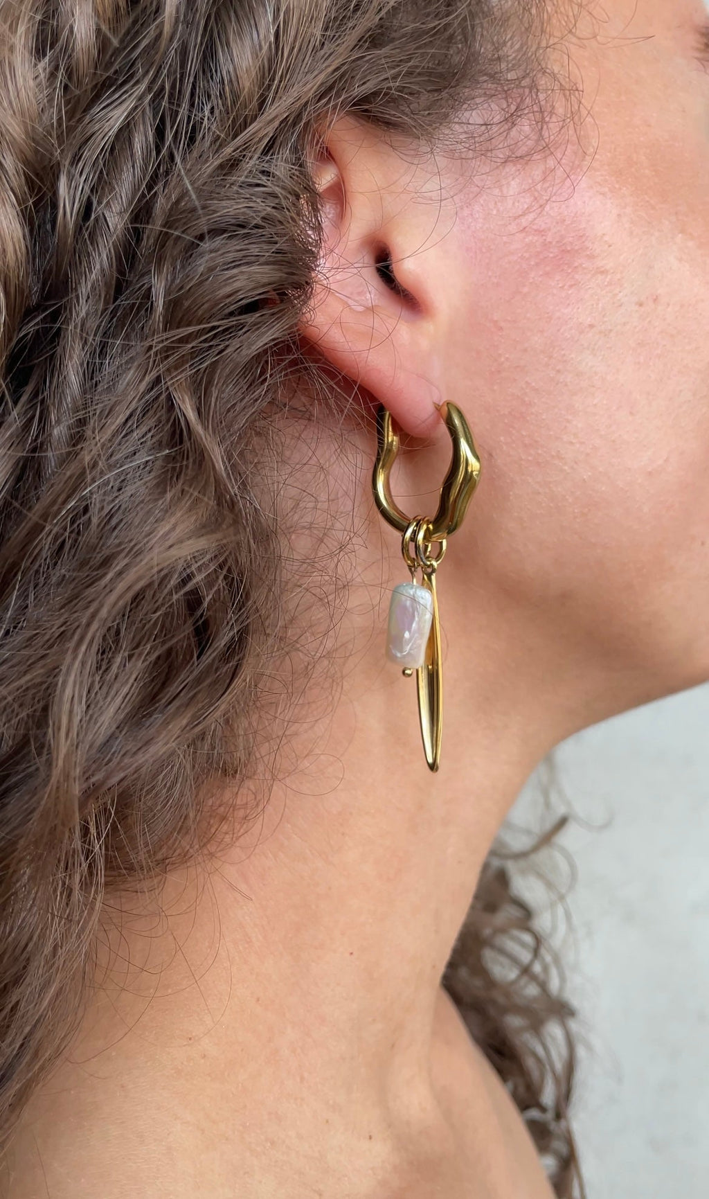 Oval Pearl Earrings