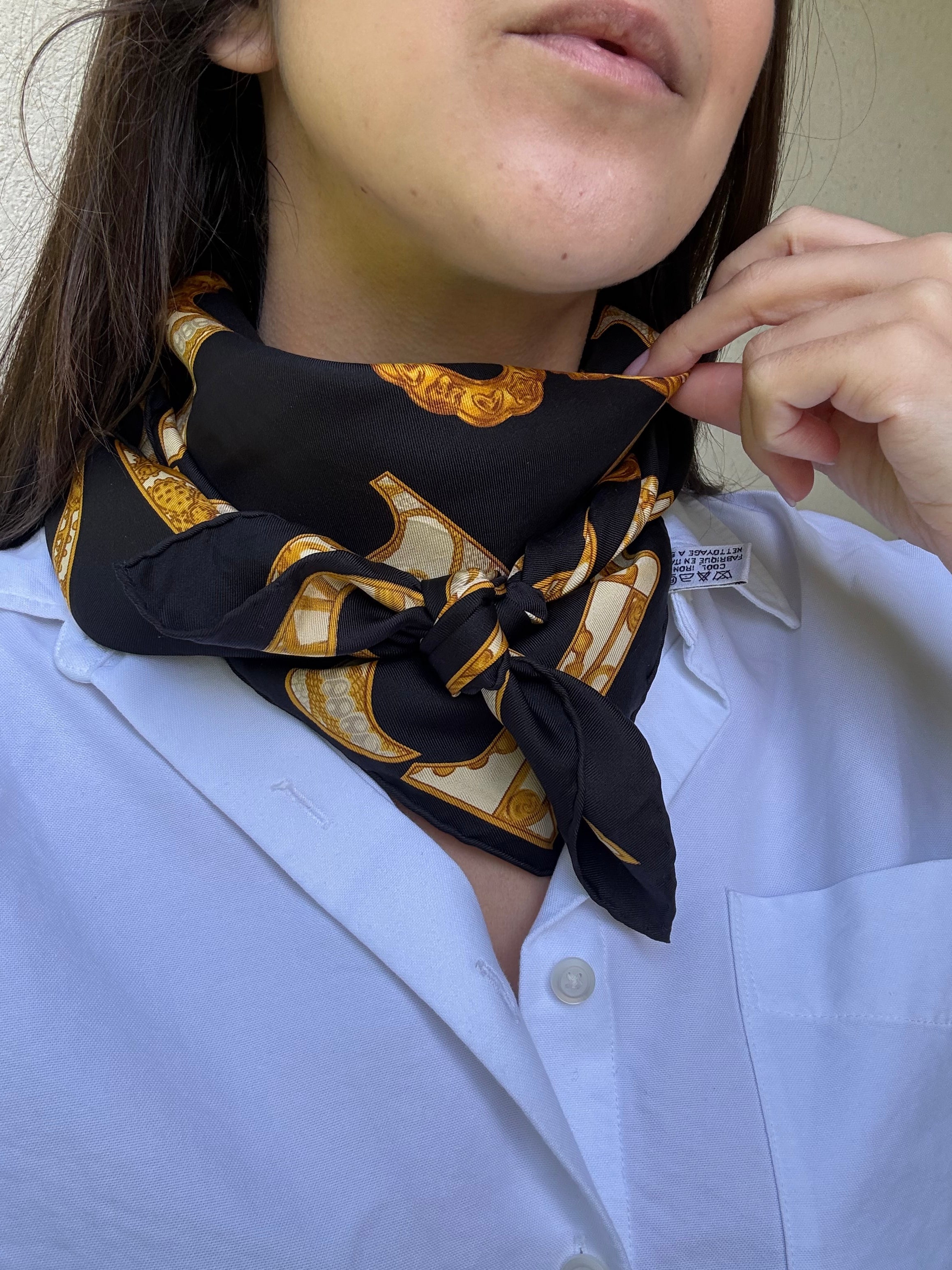 Bufanda Nina Ricci – Cadenas Y Monograma