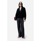 Sweter z dekoltem w serek Fleuriane - Czarny