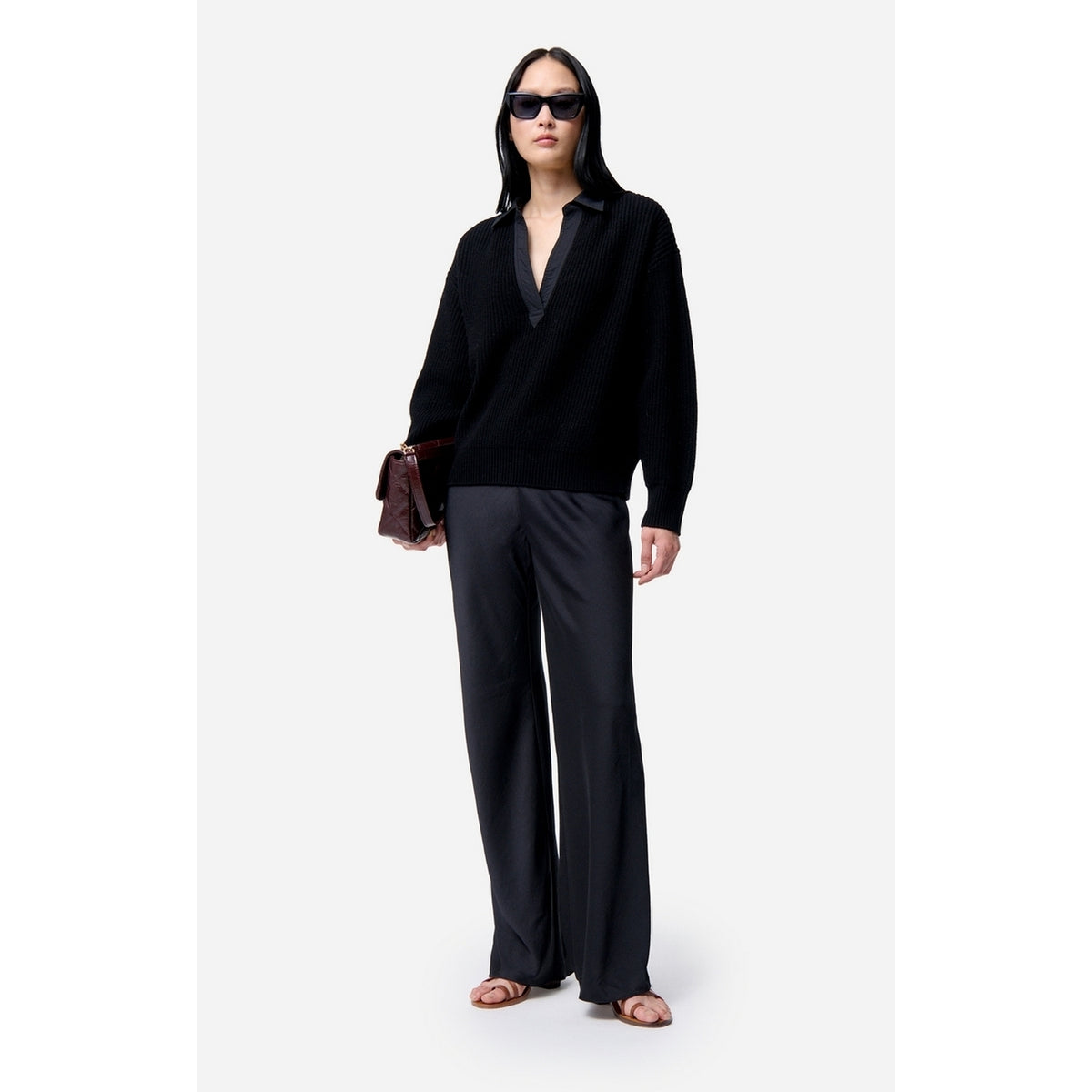 Sweter z dekoltem w serek Fleuriane - Czarny