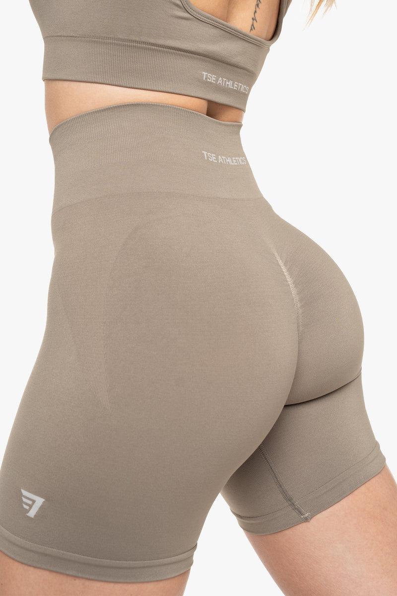 Short Essence - Walnut