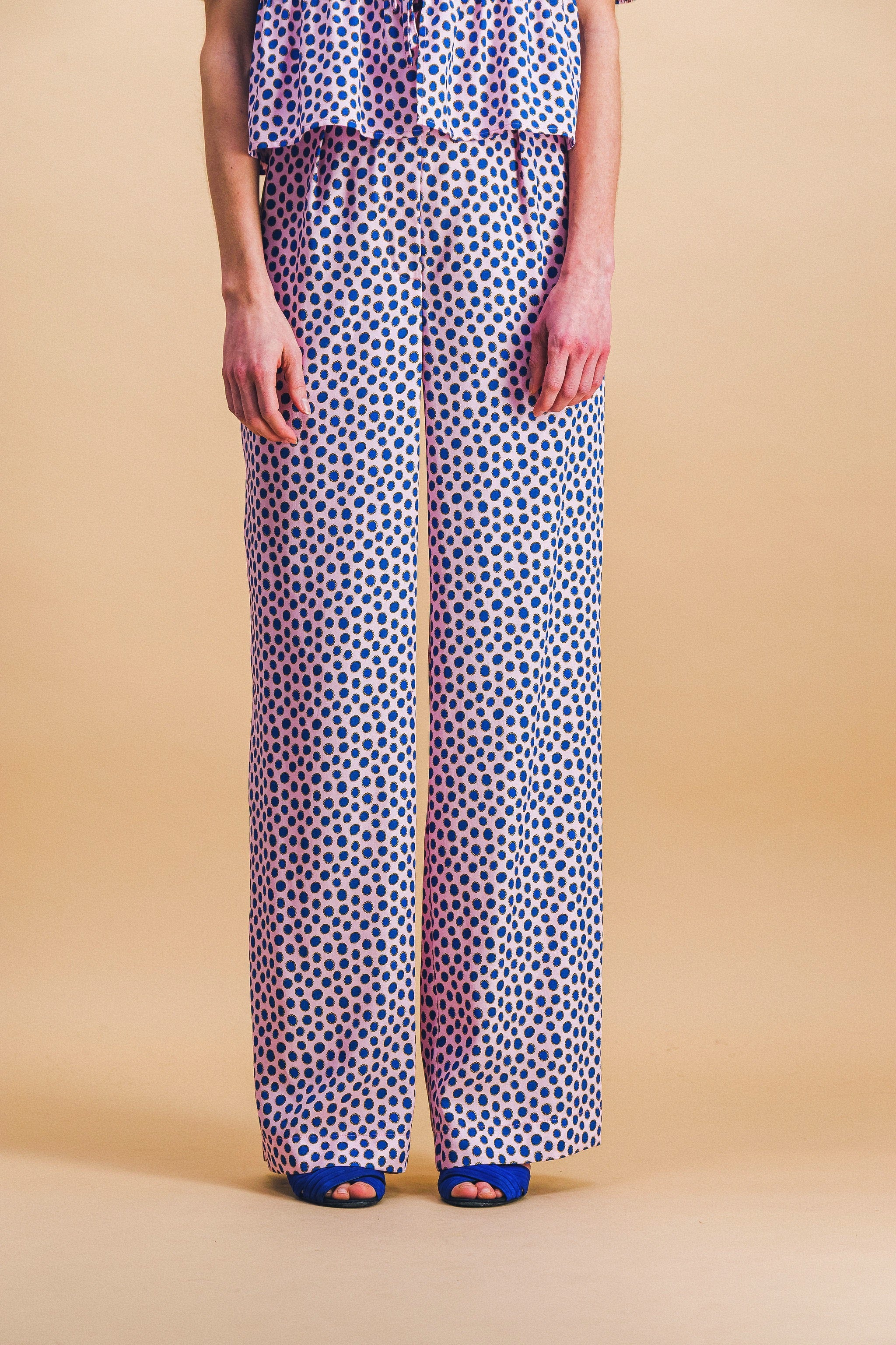 Pantalones con gotas de flores Tilda