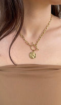 Collar colgante llamativo