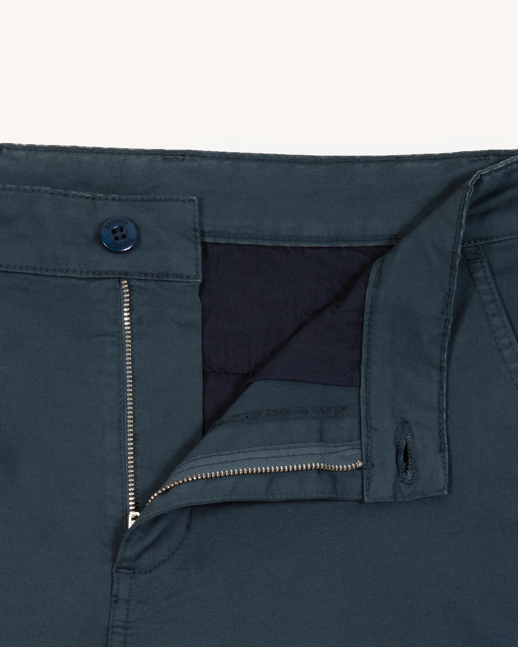 Chino azul marino