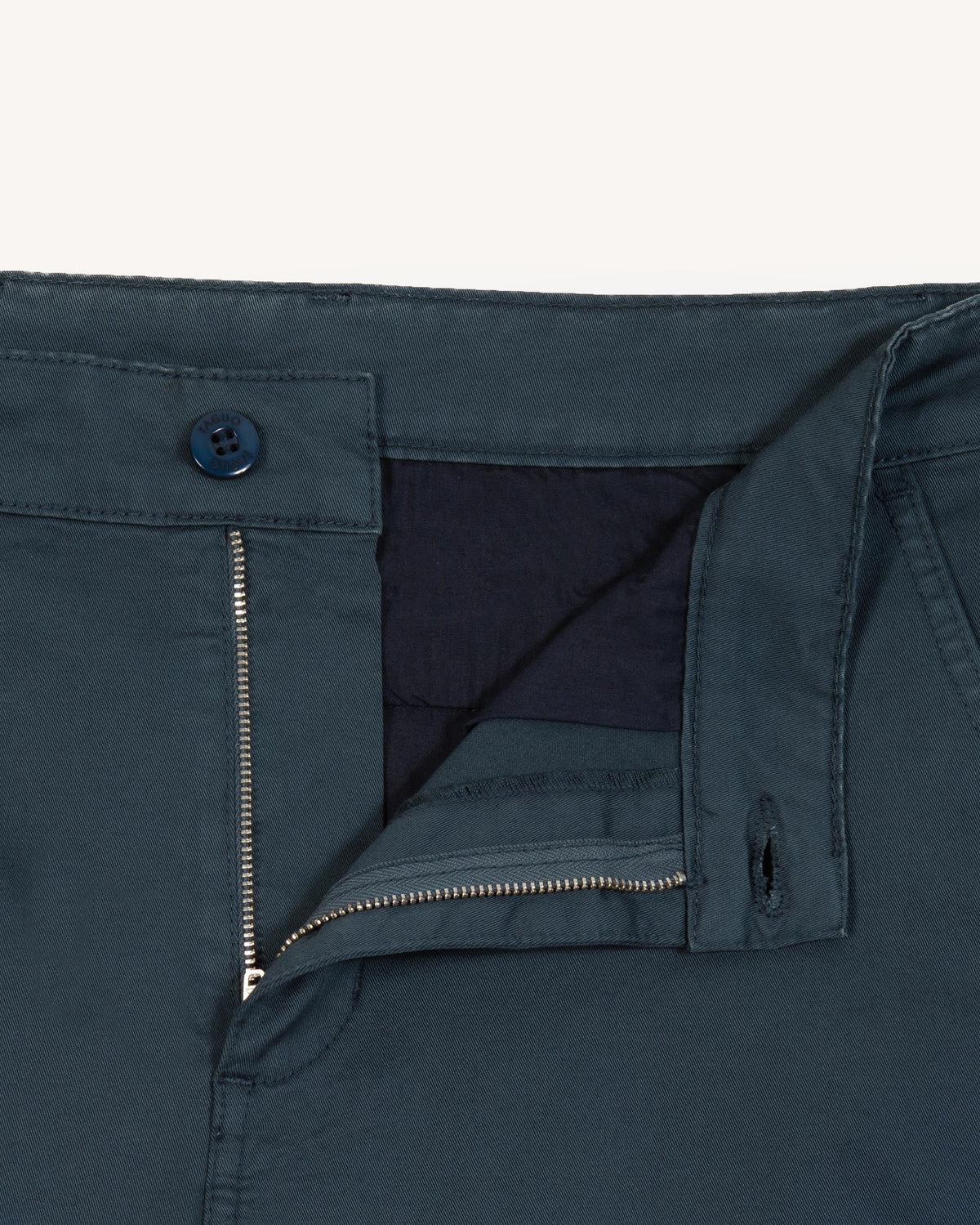 Chino azul marino