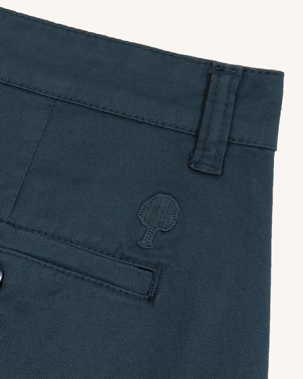 Chino azul marino