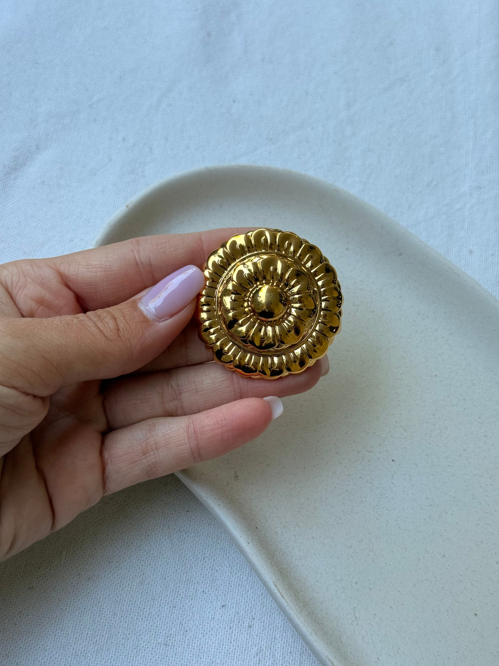 Vintage Brooch - Gold-Tone Floral Motif