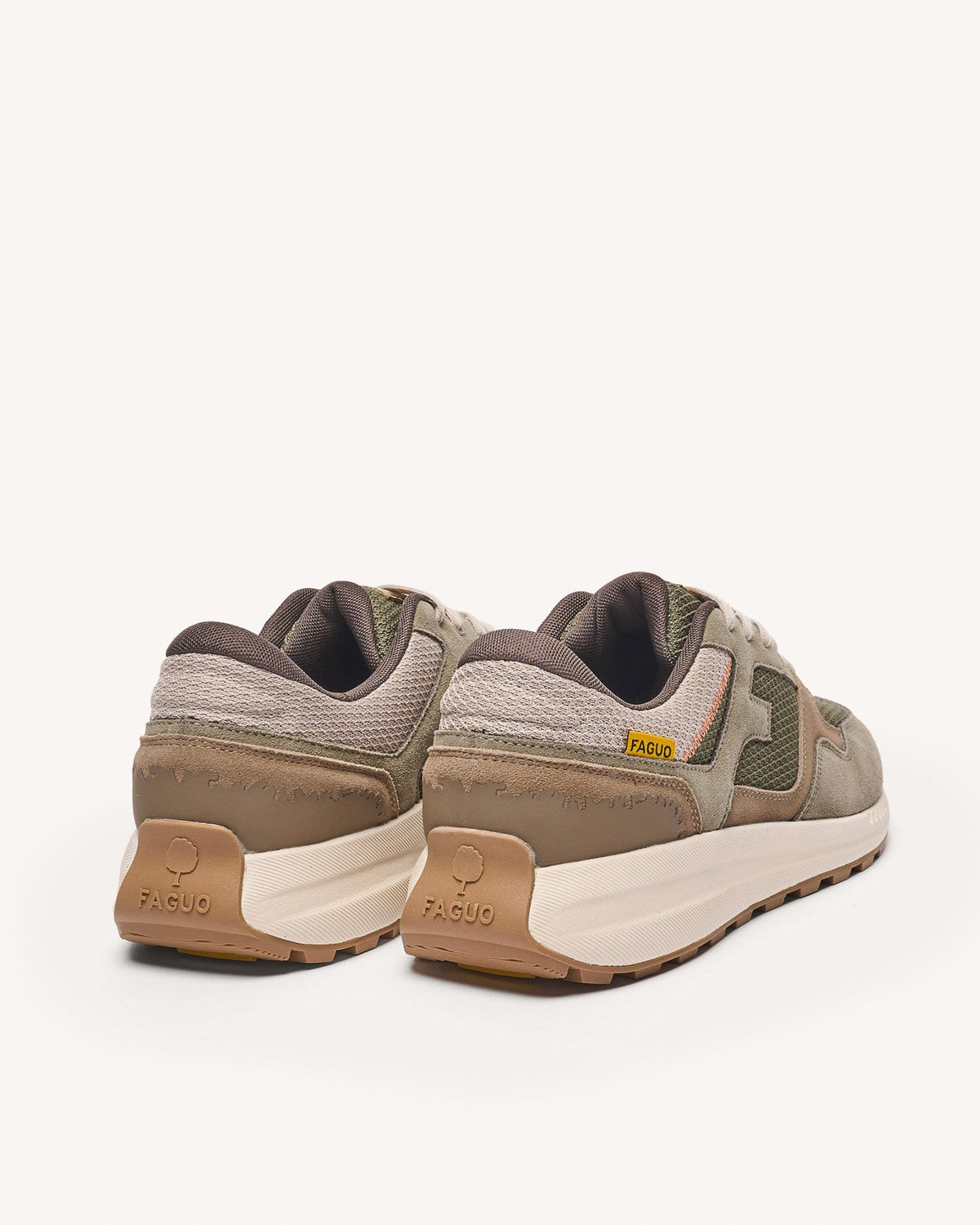 Zapatillas de ante caqui y marrón