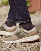 Zapatillas de ante caqui y marrón