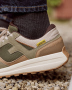 Zapatillas de ante caqui y marrón