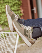 Zapatillas de ante caqui y marrón