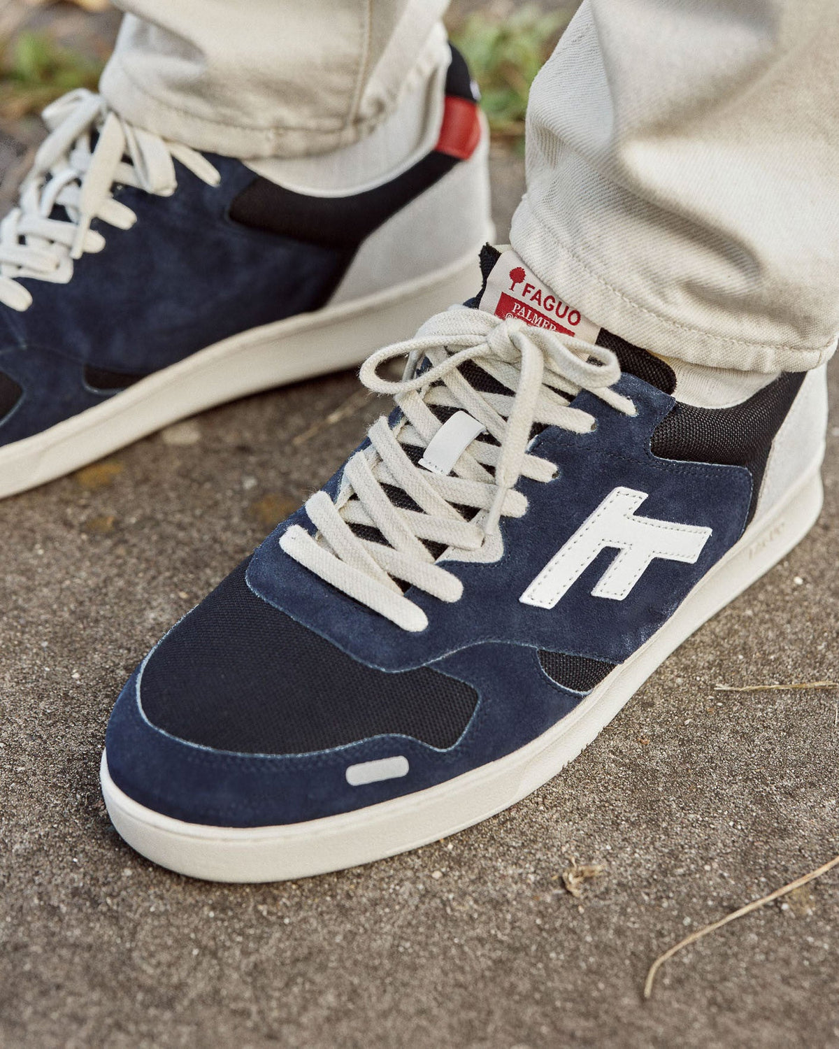 Sneakers blu e grigie in camoscio
