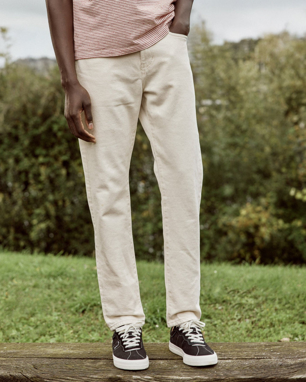 Vaqueros tapered crudos de algodón orgánico