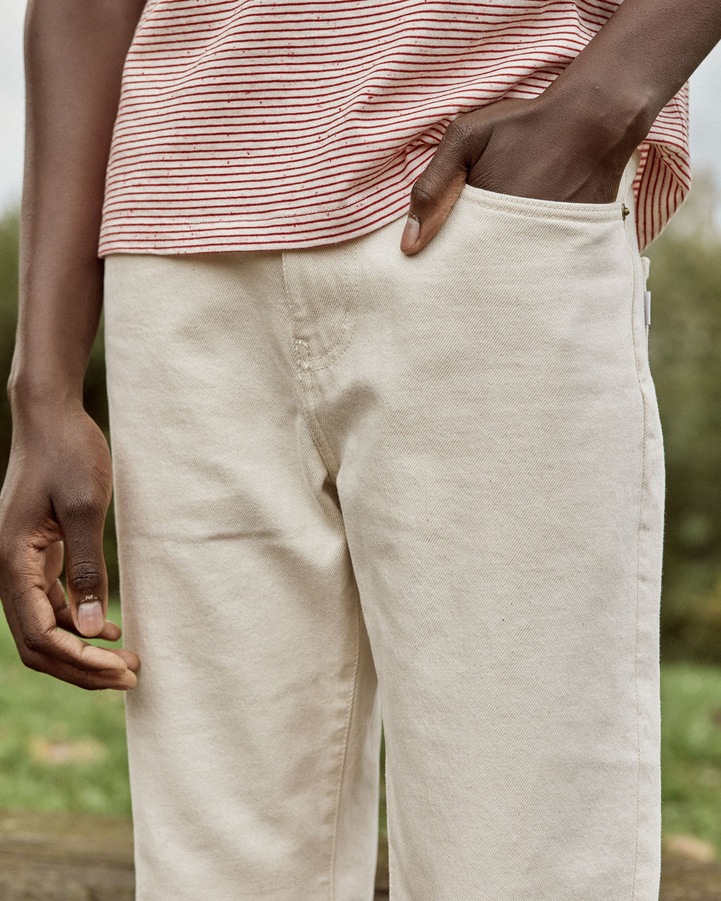 Vaqueros tapered crudos de algodón orgánico