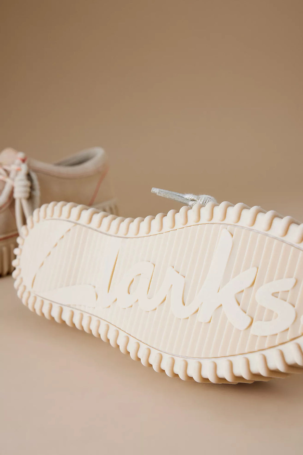 Torhill Bee - Ecru Suede - Mujer