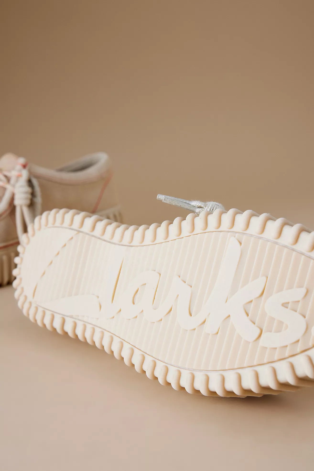 Torhill Bee - Ecru Suede - Mujer