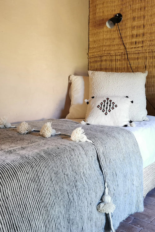 Plaid Berbère Pompon Noir Et Blanc