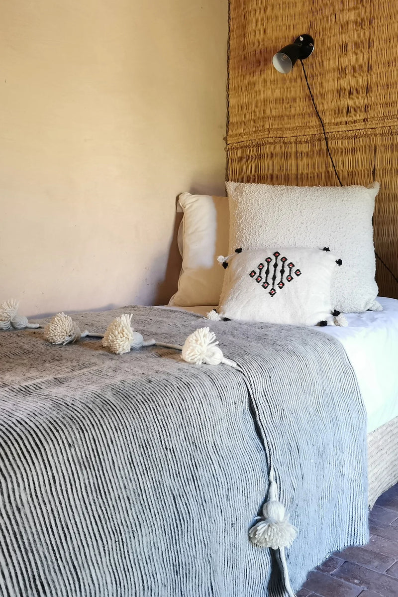 Plaid Berbère Pompon Noir Et Blanc