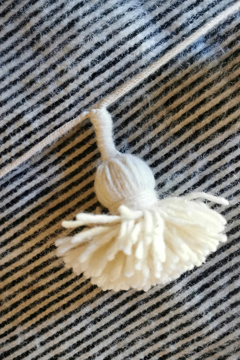 Plaid Berbère Pompon Noir Et Blanc