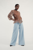 Blusa plisada caqui The Gwen Leo