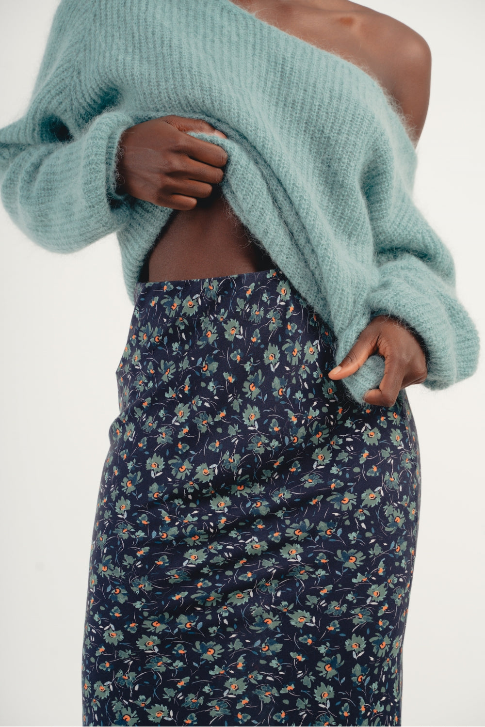 Minifalda sirena con flores de The Alanis