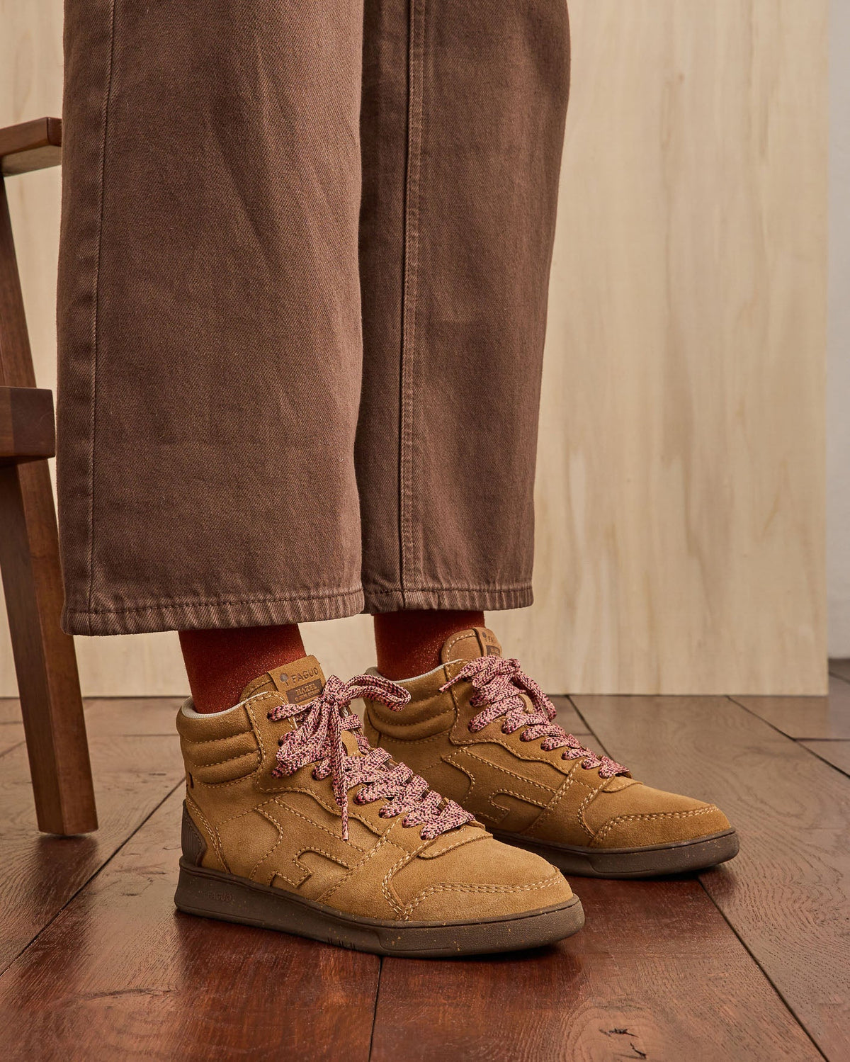 Sneakers alte in pelle cammello