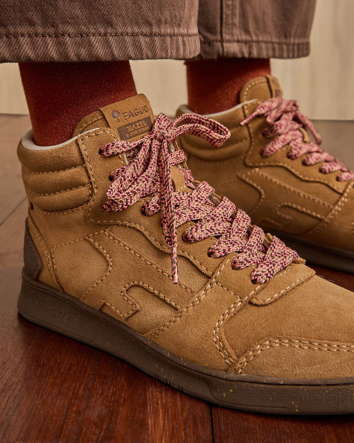 Sneakers alte in pelle cammello
