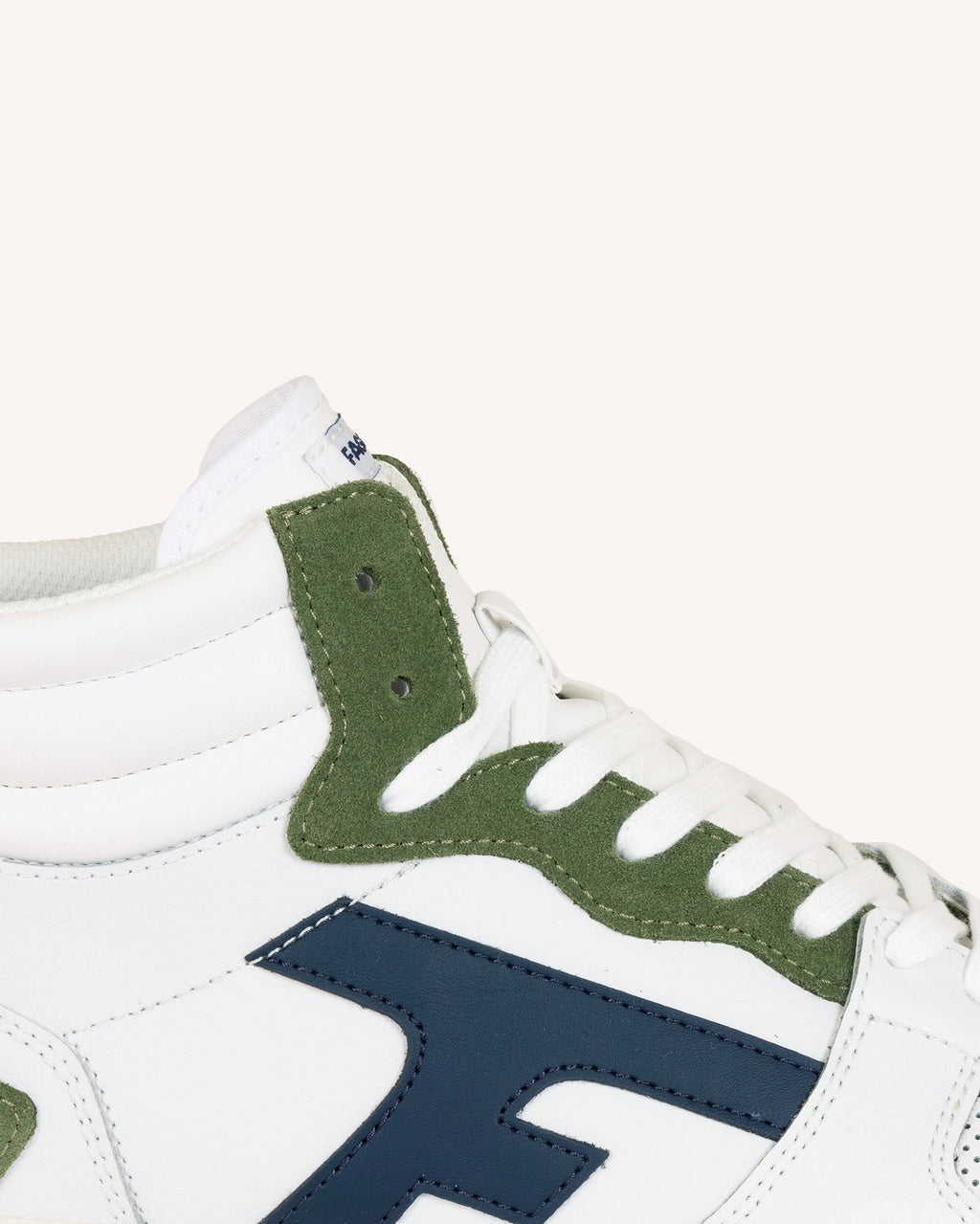 Sneaker alte in pelle bianca e kaki