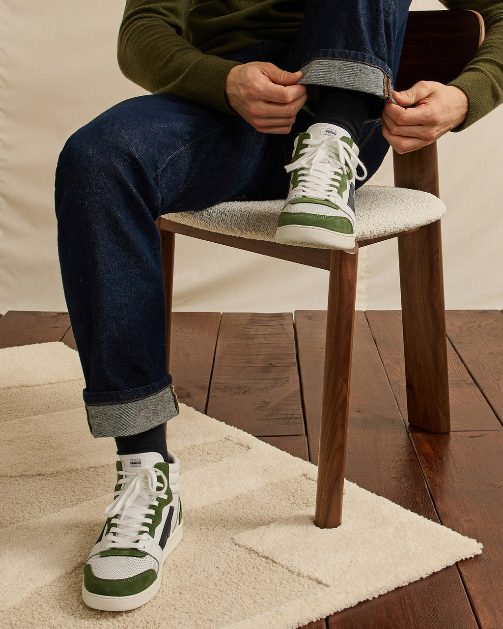 Sneaker alte in pelle bianca e kaki