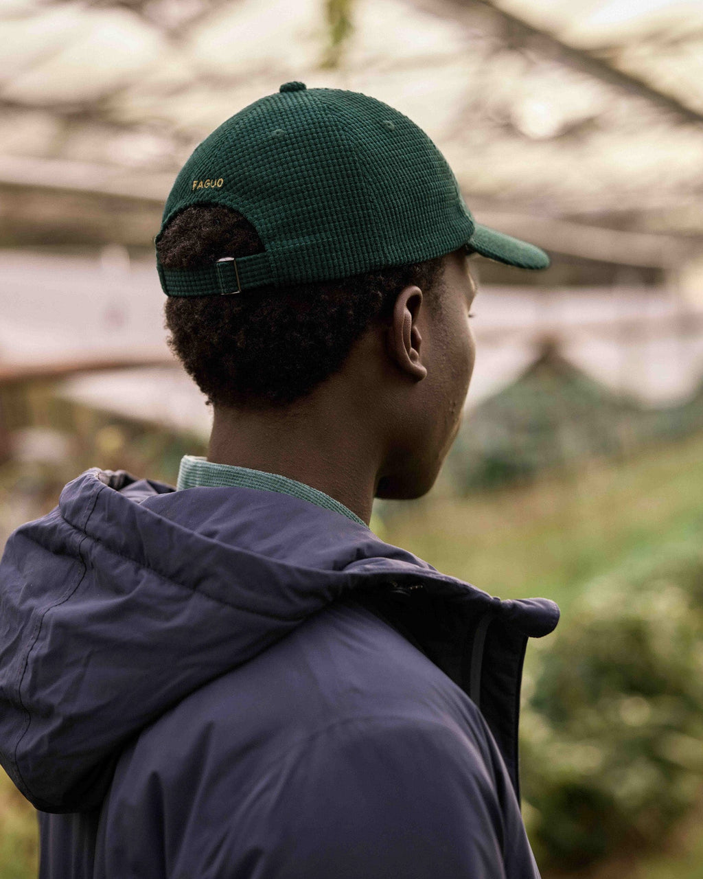 Gorra de terciopelo verde abeto