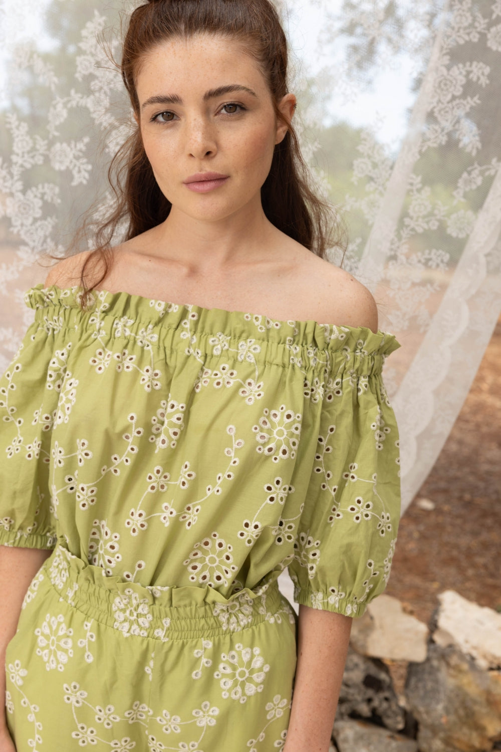Blusa The Brigitte Broderie Anglaise Caqui