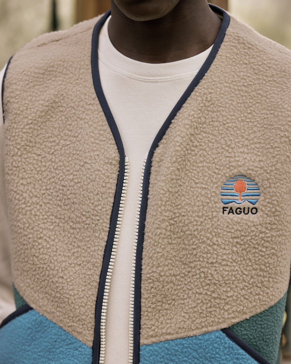 Chaleco polar sin mangas beige