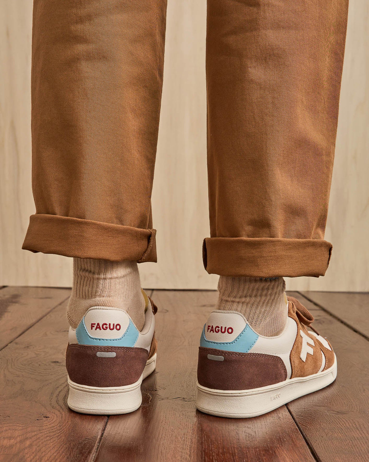 Zapatillas de cuero y ante crema y beige claro