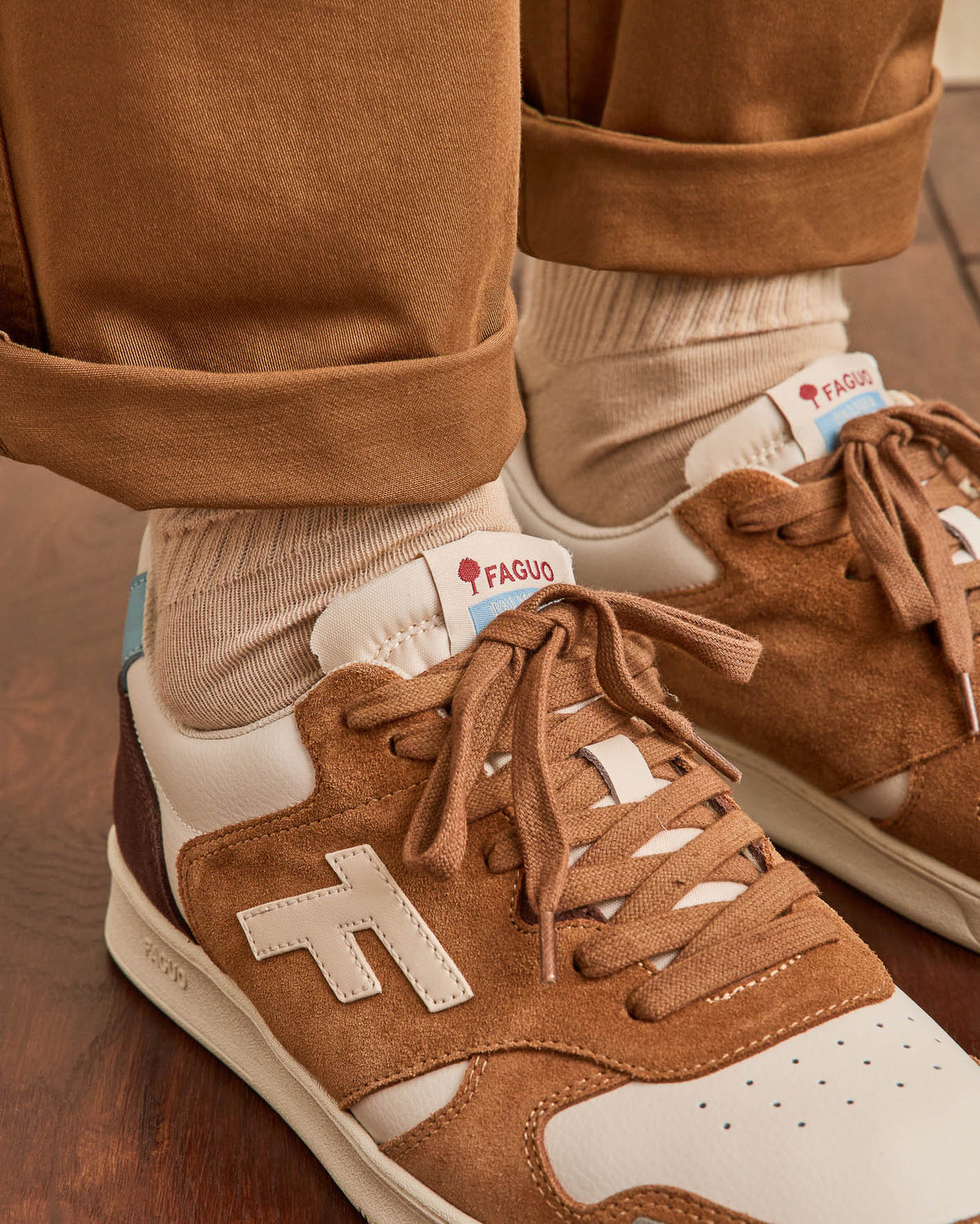 Zapatillas de cuero y ante crema y beige claro