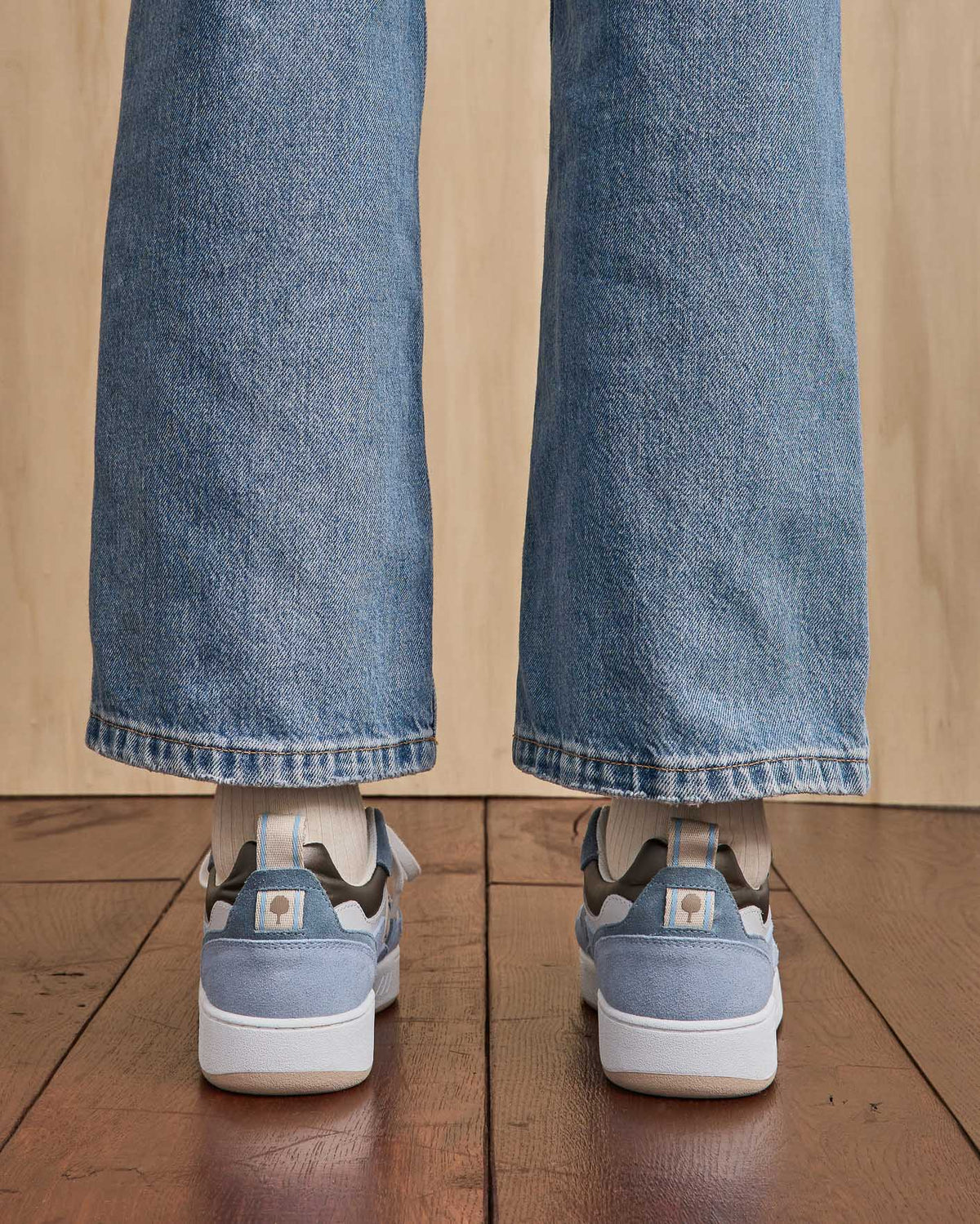 Zapatillas de piel y ante crudo y azul claro