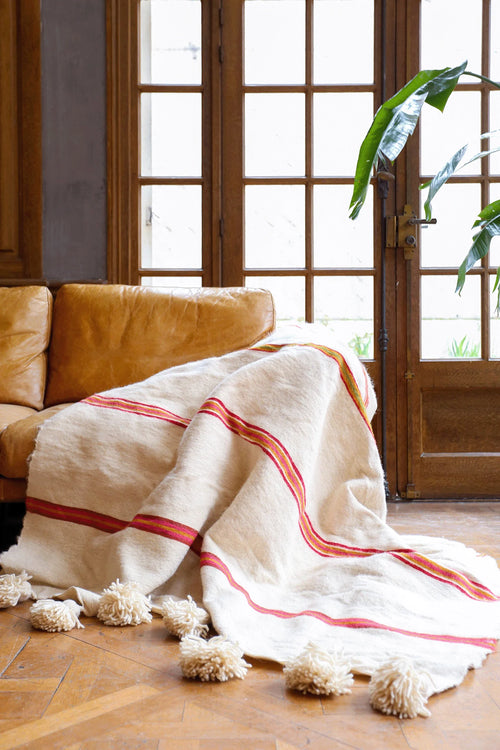 Plaid Berbère Pompon Blanc Et Rayures Roses