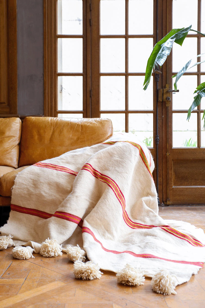 Plaid Berbère Pompon Blanc Et Rayures Roses