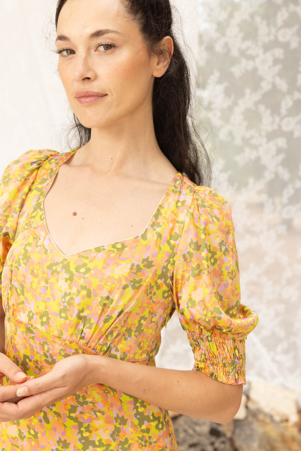 La Robe Reese À Fleurs Jaunes