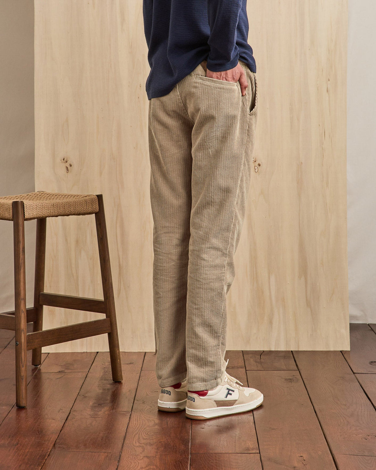 Pantalón de cintura elástica beige claro